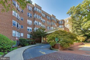 2500 Q St NW, Unit 322 in Washington, DC - Building Photo