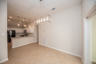 121 Coffee Ln in Lake Jackson, TX - Building Photo
