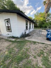 415 W Hutchins Pl in San Antonio, TX - Building Photo - Building Photo