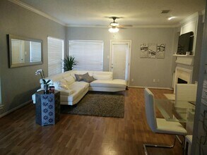 1111 Peachford Ln in Houston, TX - Building Photo - Building Photo
