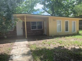 9038 Berry Ave in Jacksonville, FL - Building Photo