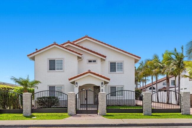 property at 1749 Dahlia Ave