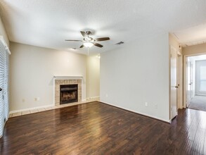 1308 Memory Ln-Unit -5112 in Arlington, TX - Building Photo - Building Photo