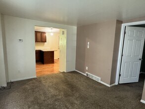 951 Muskegon Ave NW in Grand Rapids, MI - Building Photo - Building Photo