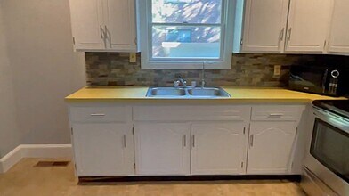 5 Mossland St, Unit 1 in Somerville, MA - Building Photo - Building Photo