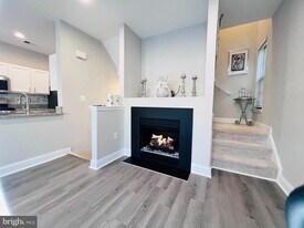 46375 Pryor Square in Cascades, VA - Building Photo