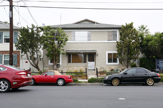 13459 Moorpark St in Sherman Oaks, CA - Building Photo - Building Photo