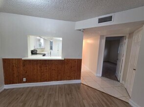 7901 S Colony Cir in Tamarac, FL - Building Photo - Building Photo