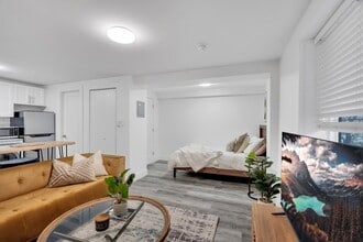 2325 Glen Dr in Vancouver, BC - Building Photo - Building Photo