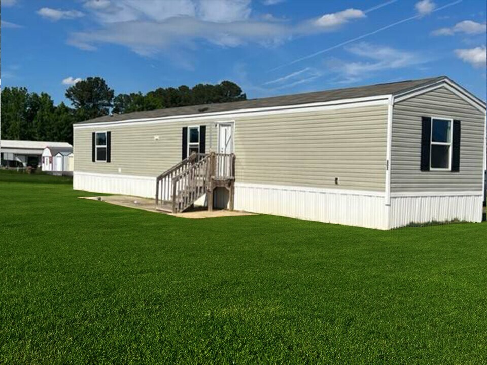 312 Walker Ct in Dillon, SC - Building Photo