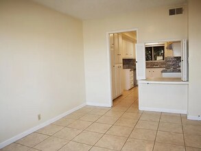 760 W Huntington Dr, Unit APT 11 in Arcadia, CA - Building Photo - Building Photo