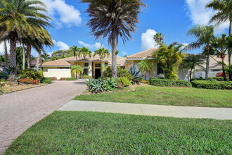 8320 Desmond Dr in Boynton Beach, FL - Foto de edificio - Building Photo