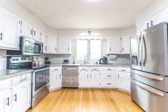9 Wathen Rd in Bedford, NH - Building Photo - Building Photo
