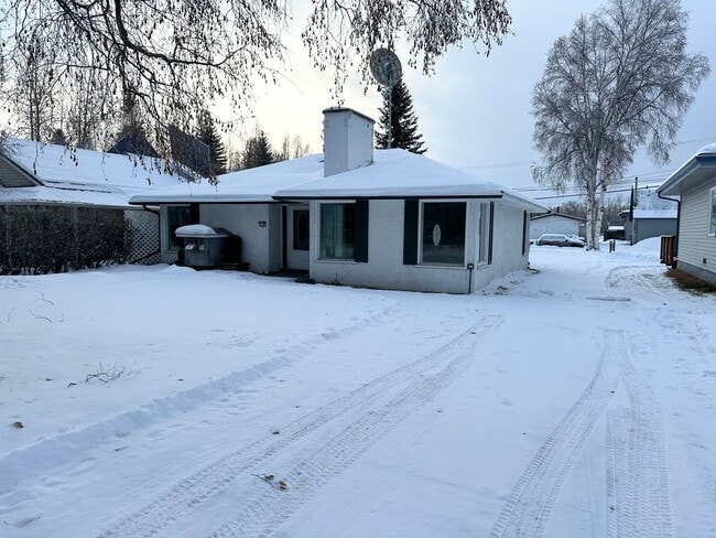2131 Hilton Ave in Fairbanks, AK - Building Photo - Building Photo