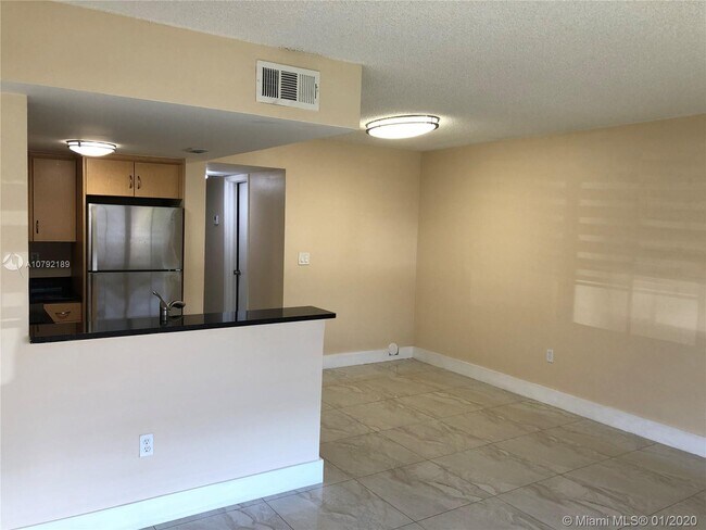 675 NW 85th Ct-Unit -8-104 in Miami, FL - Building Photo - Building Photo