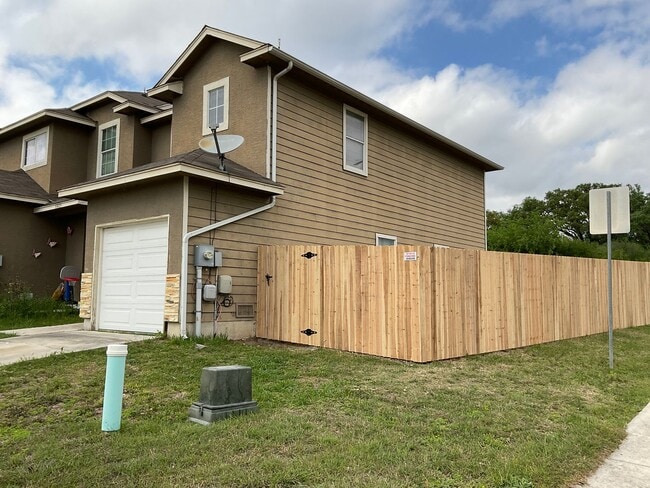 6403 Aspen Hill in San Antonio, TX - Building Photo - Building Photo