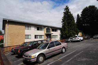 Newport Apartments in Bellevue, WA - Building Photo - Building Photo