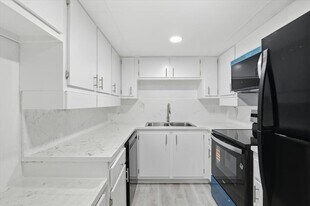 6101 N Falls Circle Dr, Unit A 309 in Lauderhill, FL - Building Photo