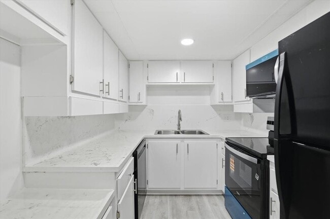 property at 6101 N Falls Circle Dr