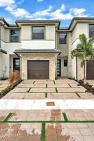 15862 NW 91st Ct in Miami Lakes, FL - Building Photo