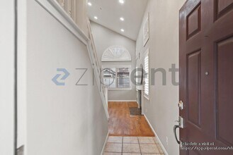 6344 Holly Gillingham Ln in San Jose, CA - Building Photo - Building Photo