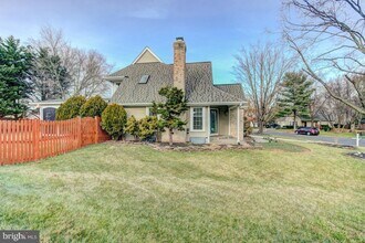 13432 Muirkirk Ln in Herndon, VA - Foto de edificio - Building Photo