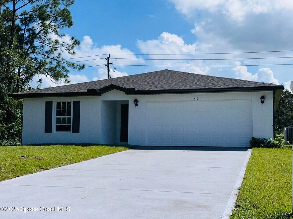 510 Breakwater St SE in Palm Bay, FL - Building Photo