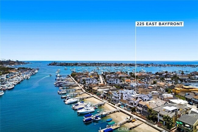 225 E Bay Front in Newport Beach, CA - Foto de edificio - Building Photo
