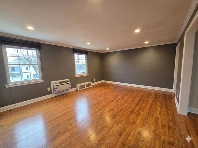 112 Darwin Ave in Rutherford, NJ - Building Photo - Building Photo