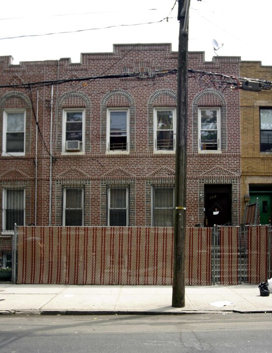 631 New Jersey Ave in Brooklyn, NY - Building Photo