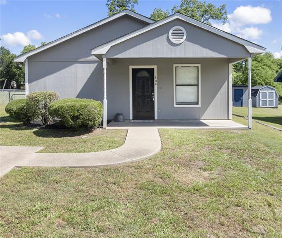 104 E Cedar St in Tyler, TX - Building Photo