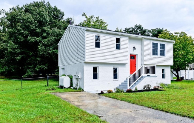 property at 3704 Oaklawn Rd