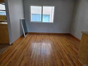 14701 Dickens St in Los Angeles, CA - Building Photo - Building Photo