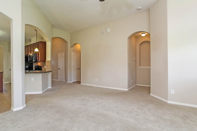 20130 Niagara Falls Dr in Tomball, TX - Building Photo - Building Photo
