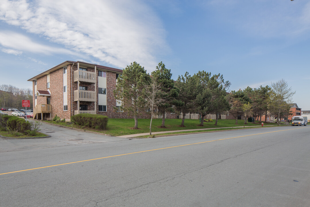 25 Highfield Park Dr in Dartmouth, NS - Building Photo