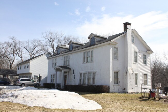 1380 Route 44 in Pleasant Valley, NY - Building Photo - Building Photo