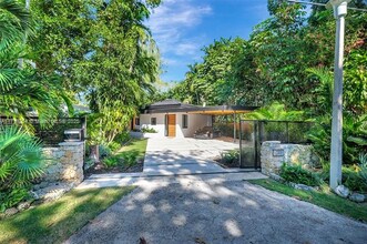 3655 Loquat Ave in Miami, FL - Foto de edificio - Building Photo