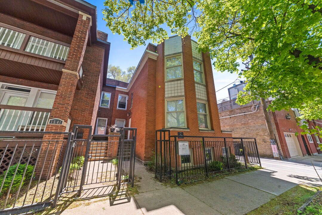 1545 W Addison St in Chicago, IL - Building Photo
