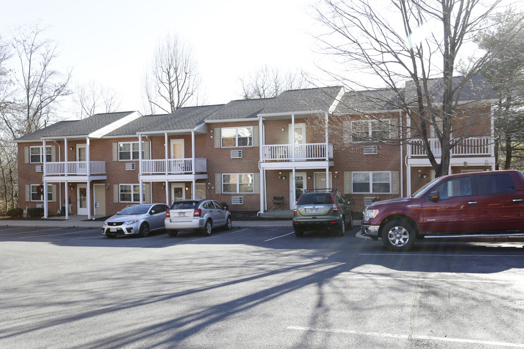 Potomac Terrace in Harpers Ferry, WV - Building Photo