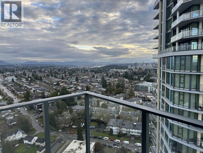 7358 Edmonds St in Burnaby, BC - Building Photo - Building Photo