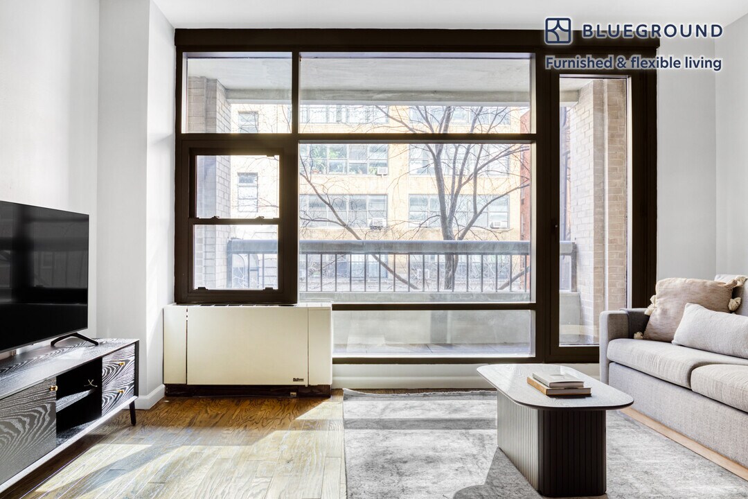 120 W 23rd St in New York, NY - Building Photo