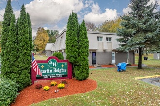 Austin Heights Apartments in Waterbury, CT - Foto de edificio - Building Photo