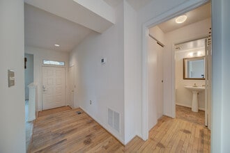 5481 Vantage Point Rd in Columbia, MD - Building Photo - Building Photo