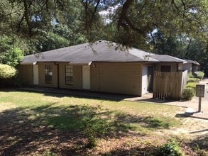 Fourplex in Pensacola, FL - Foto de edificio - Building Photo