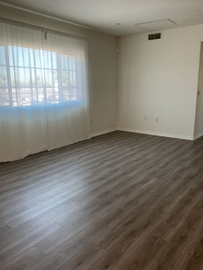 17230 Newhope St in Fountain Valley, CA - Building Photo - Building Photo