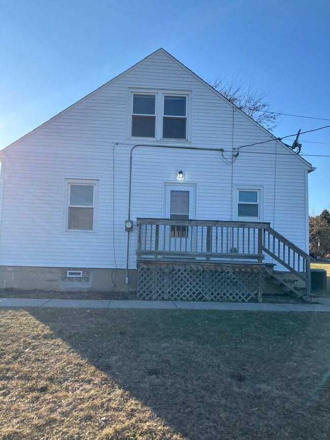 N89W15642-W15642 Main St in Menomonee Falls, WI - Building Photo - Building Photo