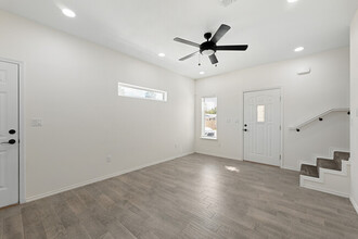 200 Cub Cir in La Feria, TX - Building Photo - Interior Photo