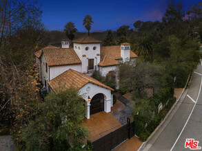 2819 Coldwater Canyon Dr in Beverly Hills, CA - Building Photo - Building Photo