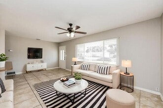 5773 56th Terrace N in St. Petersburg, FL - Foto de edificio - Building Photo