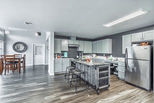 Avaire Apartments in Everett, WA - Building Photo